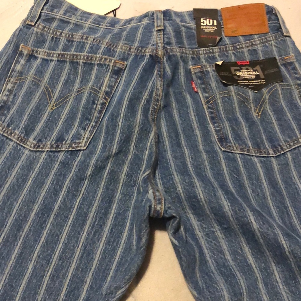 Women’s striped Levi’s cropped jeans. Size 30 x 26